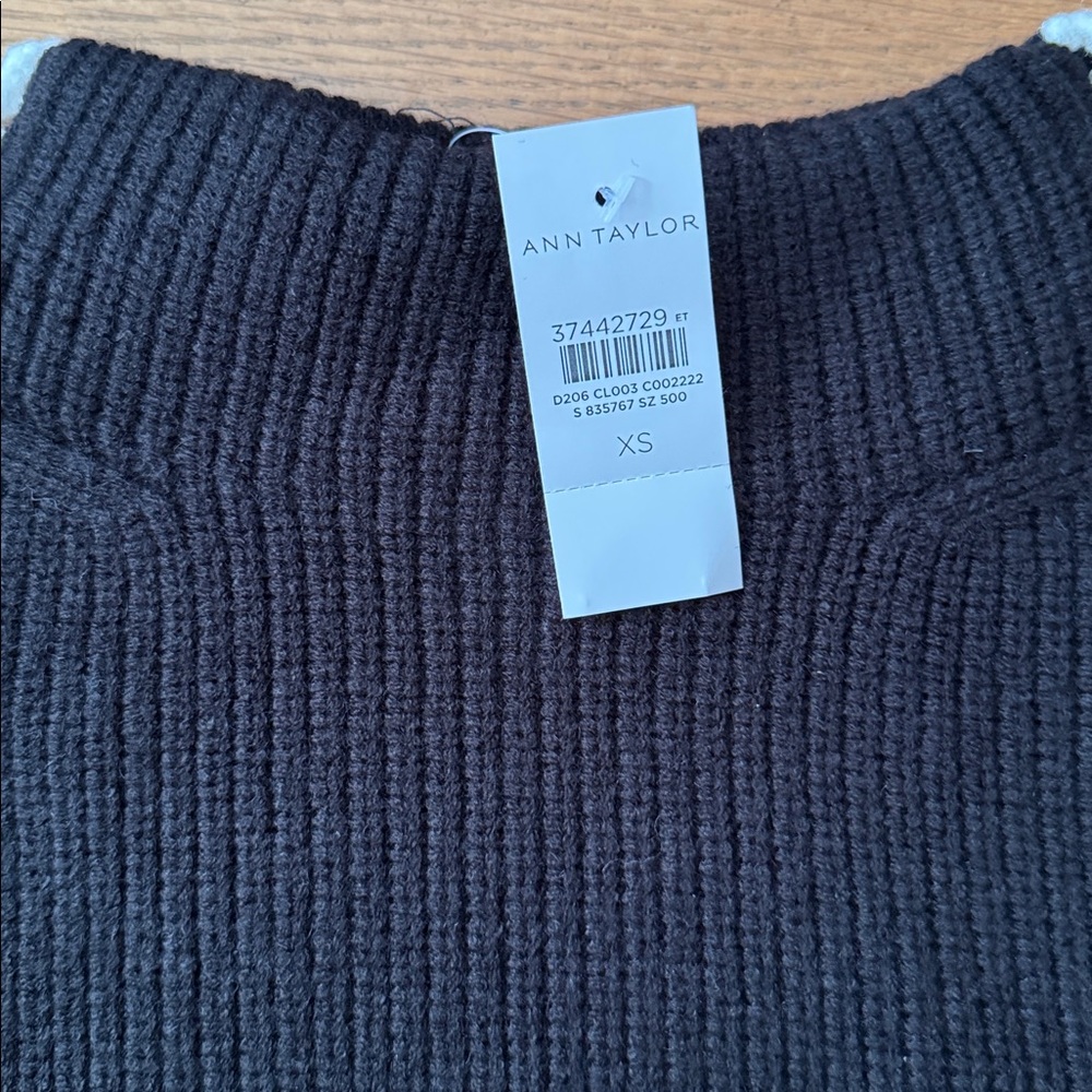 🐼 Ann Taylor black mock neck sweater w/ivory stitching details. Size XS. NWT. - Picture 5 of 9